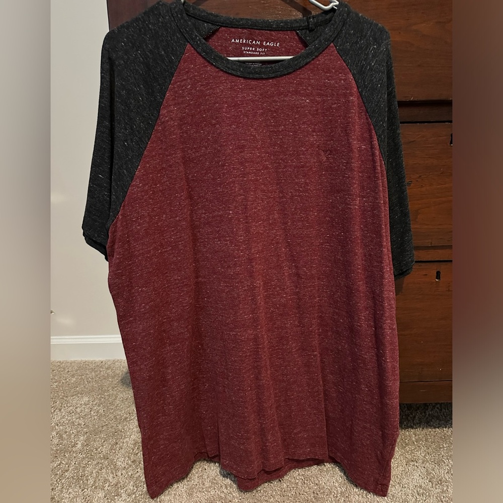 American Eagle tshirt